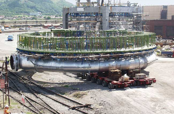 Transport der Windringleitung für Hochofen Nr. 5, Tata Steel, Port Talbot, Wales