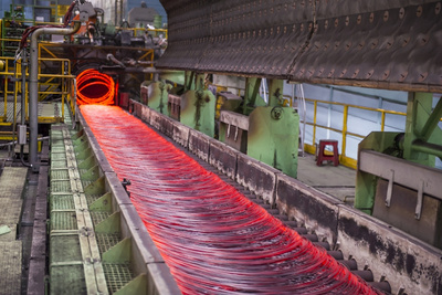 Morgan Stelmor Conveyor from Primetals Technologies in use during production.