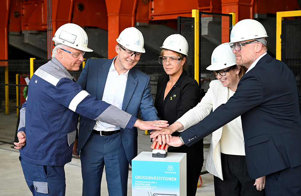 A ceremony held at thyssenkrupp Steel’s Bruckhausen site in Duisburg commemorated the startup of slab caster No. 4 and hot-strip mill No. 4 supplied by Primetals Technologies. From left to right: Dr. Harald Espenhahn, Head of Technology, Environment & Maintenance, Dennis Grimm, CEO of thyssenkrupp Steel, Mona Neubaur, Minister of Economic Affairs and Climate Protection, Ise Henne, Chairwoman of the Supervisory Board, thyssenkrupp Steel, Sören Link, Lord Mayor of Duisburg. Photo copyright: thyssenkrupp Steel.